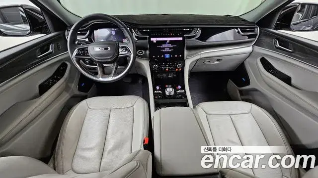 Jeep Grand Cherokee 2022 — ფოტო 28/33
