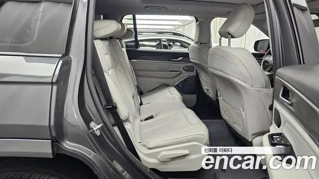 Jeep Grand Cherokee 2022 — ფოტო 8/33