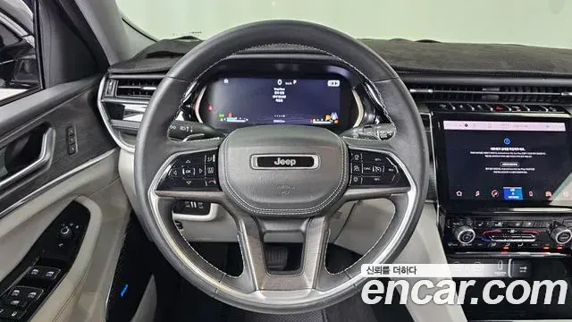 Jeep Grand Cherokee 2022 — ფოტო 15/33