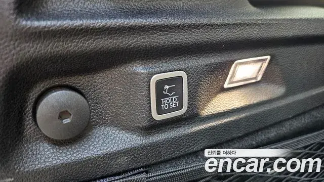 Jeep Grand Cherokee 2022 — ფოტო 17/33
