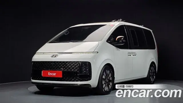 Hyundai Staria 2021 — Фото 1/20
