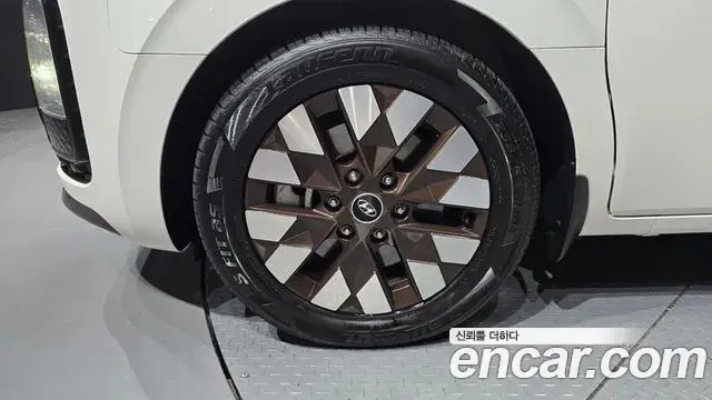 Hyundai Staria 2021 — Фото 5/20