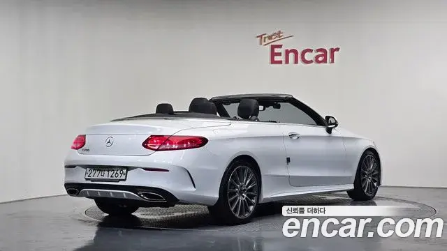 Mercedes-Benz C-Class 2018 — ფოტო 18/20