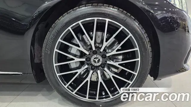 Mercedes-Benz S-Class 2025 — Photo 7/14
