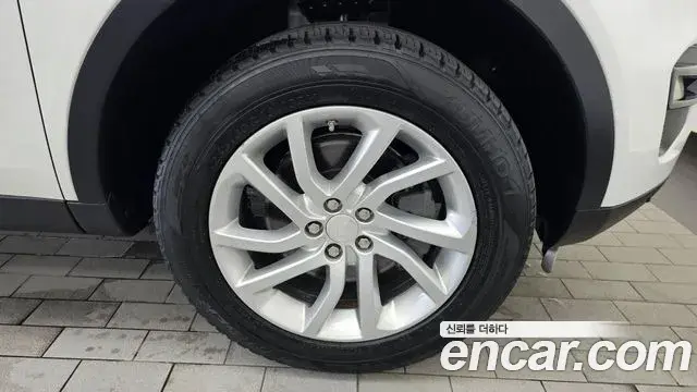 Land Rover Discovery Sport 2019 — Şəkil 17/32