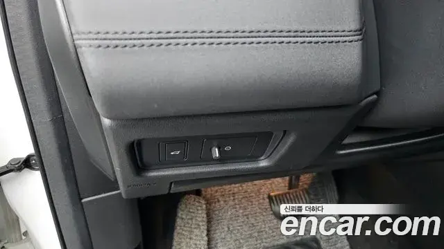 Land Rover Discovery Sport 2019 — Şəkil 15/32