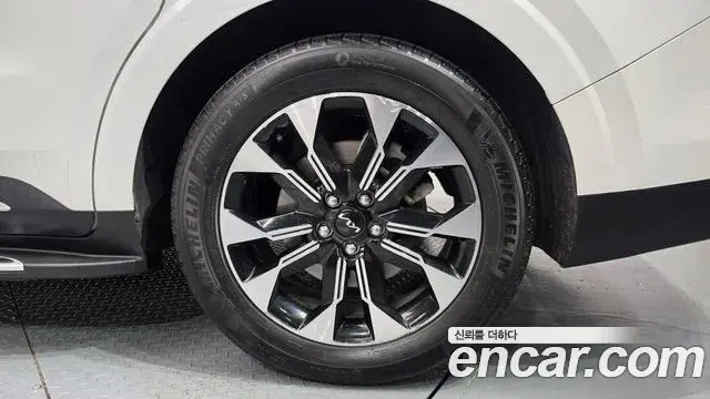 Kia Carnival 2023 — Şəkil 26/30