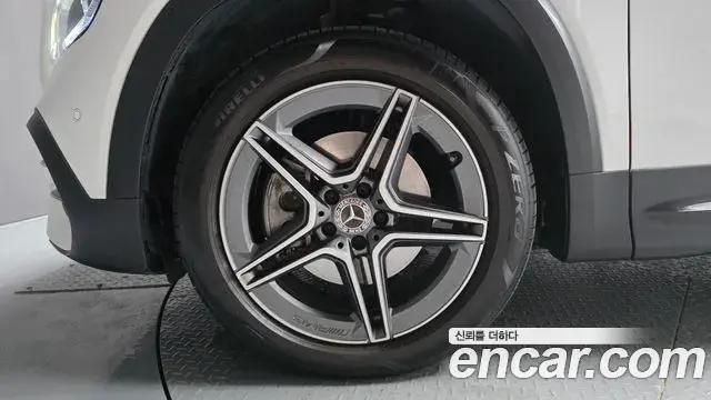 Mercedes-Benz GLB-Class 2023 — Фото 4/20