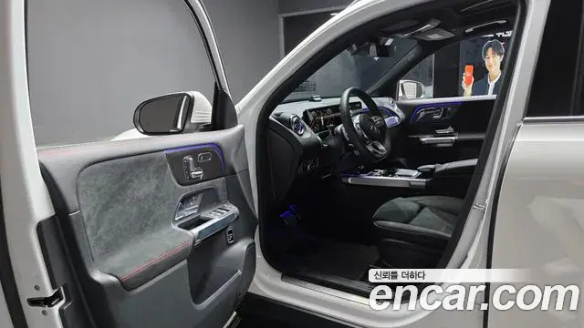 Mercedes-Benz GLB-Class 2023 — Фото 8/20