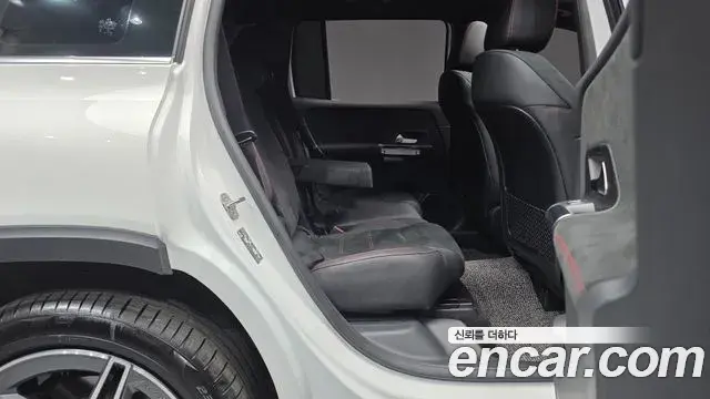 Mercedes-Benz GLB-Class 2023 — Фото 11/20