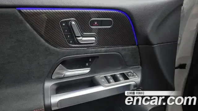 Mercedes-Benz GLB-Class 2023 — Фото 18/20