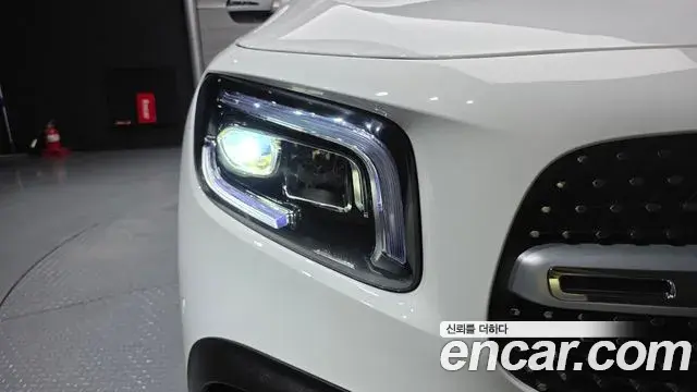 Mercedes-Benz GLB-Class 2023 — Photo 24/30