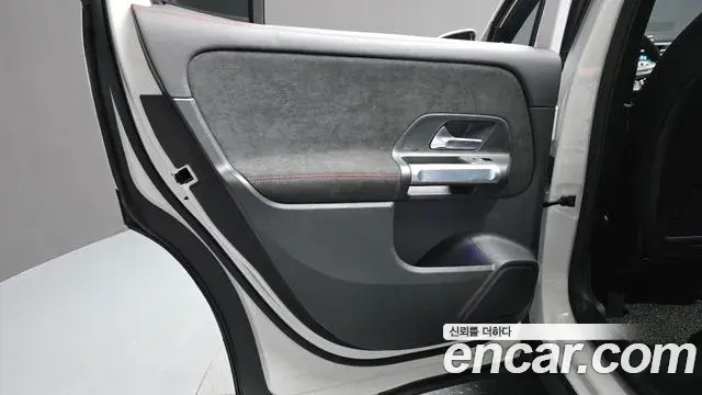 Mercedes-Benz GLB-Class 2023 — Photo 19/30