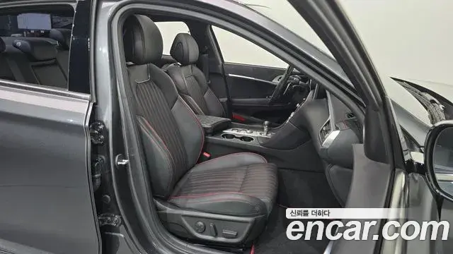 Genesis G70 2018 — ფოტო 11/33