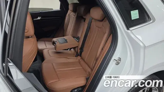 Audi Q5 2021 — Photo 9/33
