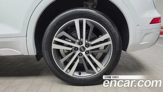 Audi Q5 2021 — Photo 3/33