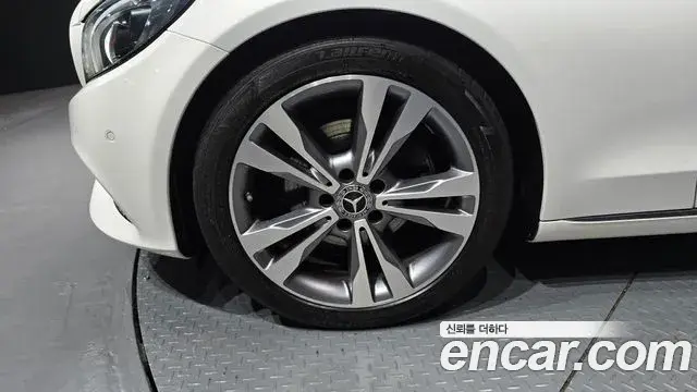 Mercedes-Benz C-Class 2018 — ფოტო 15/34