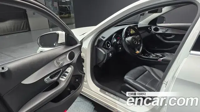 Mercedes-Benz C-Class 2018 — ფოტო 8/34