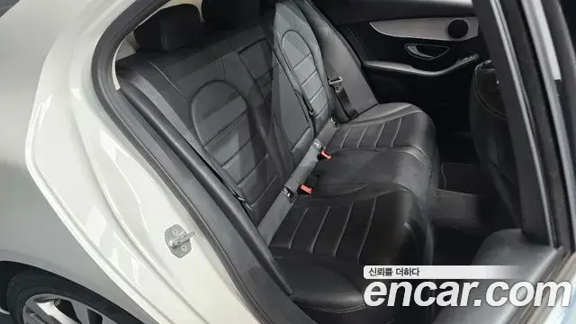 Mercedes-Benz C-Class 2018 — ფოტო 33/34
