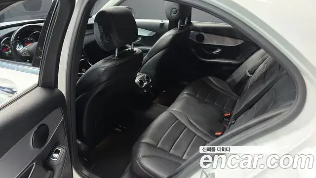 Mercedes-Benz C-Class 2018 — ფოტო 23/34