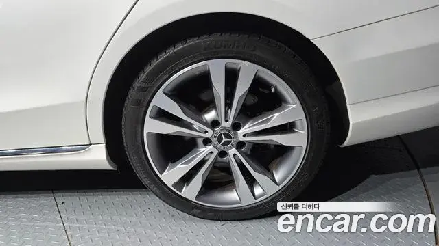 Mercedes-Benz C-Class 2018 — ფოტო 9/34