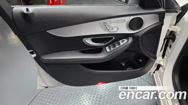 Mercedes-Benz C-Class 2018 — ფოტო 26/34