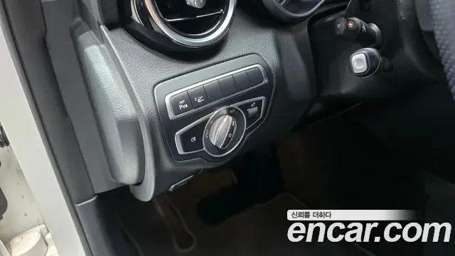 Mercedes-Benz C-Class 2018 — ფოტო 32/34