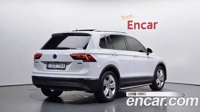 Volkswagen Tiguan 2020 — Фото 2/20