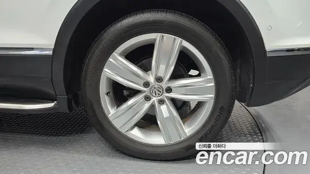 Volkswagen Tiguan 2020 — ფოტო 4/35