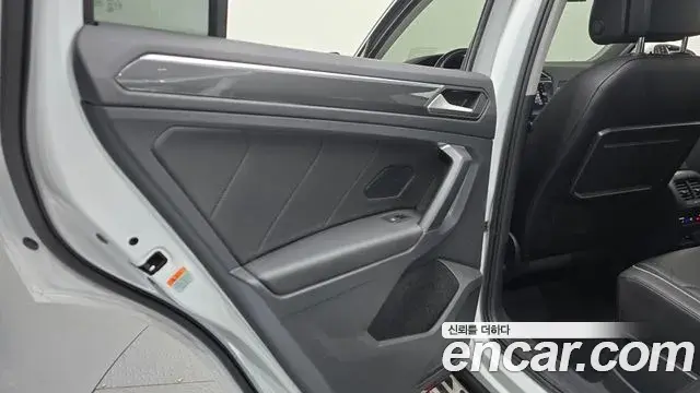 Volkswagen Tiguan 2020 — ფოტო 7/35