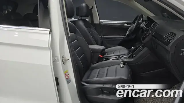 Volkswagen Tiguan 2020 — ფოტო 21/35