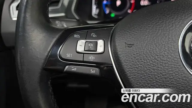 Volkswagen Tiguan 2020 — ფოტო 14/35