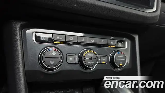 Volkswagen Tiguan 2020 — ფოტო 32/35