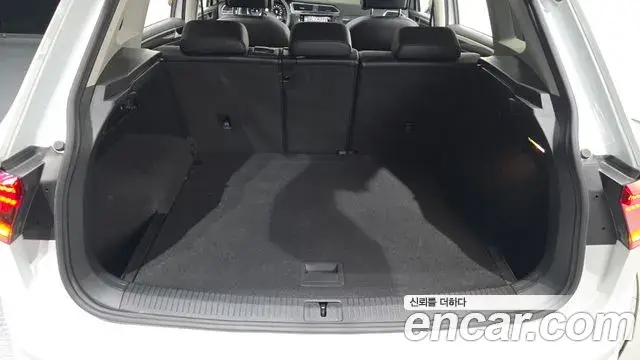 Volkswagen Tiguan 2020 — ფოტო 28/35