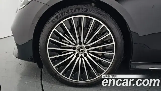 Mercedes-Benz E-Class 2026 — Photo 28/38