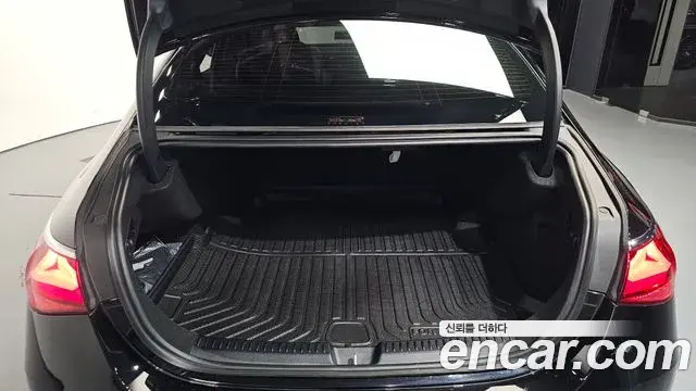 Mercedes-Benz E-Class 2026 — Photo 21/38