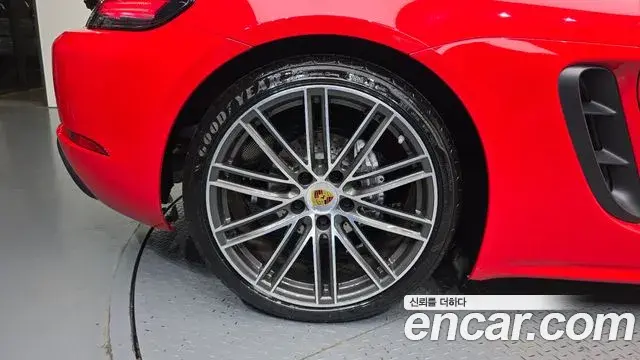 Porsche 718 Boxster 2018 — Şəkil 28/31