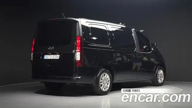 Hyundai Staria 2023 — Фото 2/20