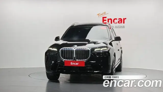 BMW X7 2024 — Photo 9/36