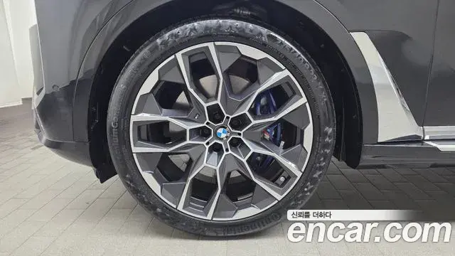 BMW X7 2024 — Photo 8/36