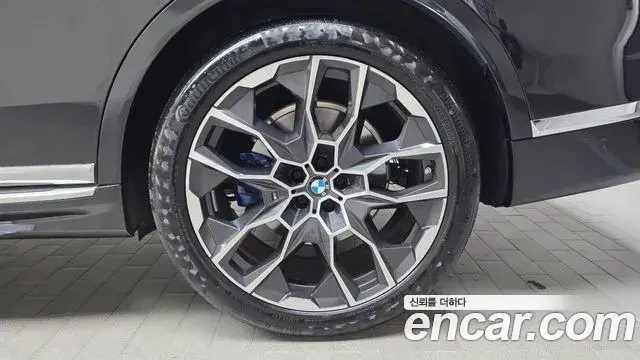 BMW X7 2024 — Photo 13/36
