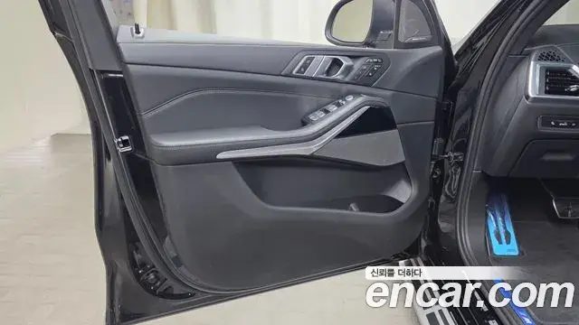 BMW X7 2024 — Photo 18/36