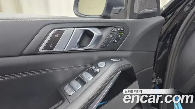 BMW X7 2024 — Photo 21/36