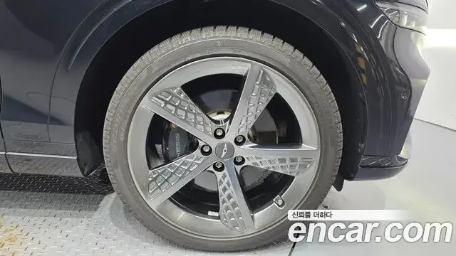 Genesis GV70 2021 — Photo 18/33