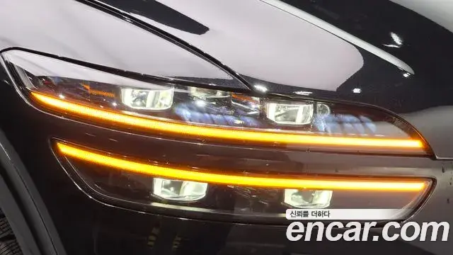 Genesis GV70 2021 — Photo 17/33