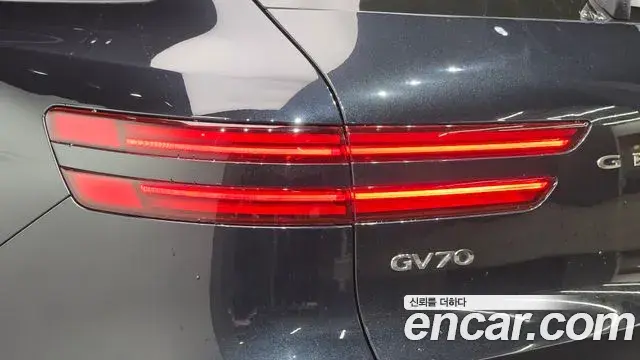 Genesis GV70 2021 — Photo 9/33