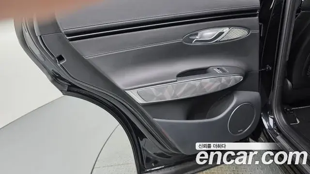 Genesis GV70 2021 — Photo 23/33
