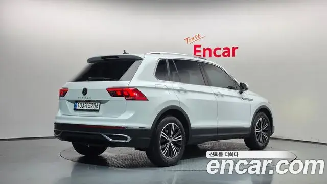 Volkswagen Tiguan 2022 — Photo 23/34