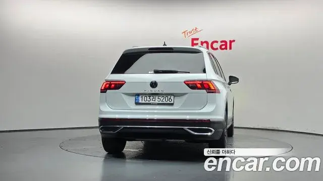 Volkswagen Tiguan 2022 — Photo 30/34