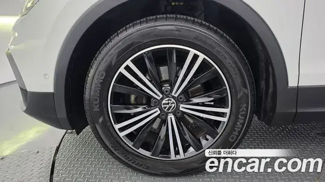 Volkswagen Tiguan 2022 — Photo 24/34